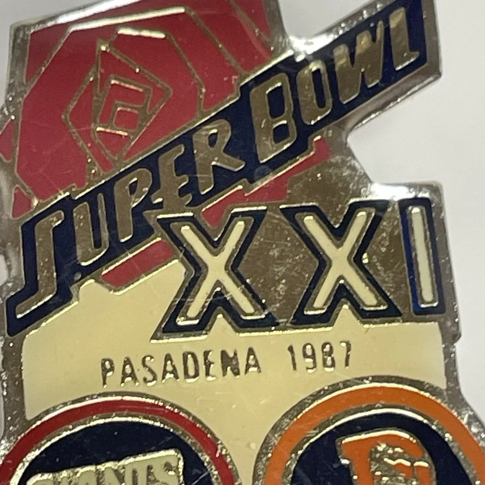 NFL Super Bowl XXI Pasadena 1987 Giants vs Broncos Lapel Pin Football Players